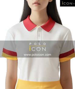 เสื้อโปโลแขนสั้นสีขาว คอปกแดง ตัดแถบแขนสองสีแดง-เหลือง เพิ่มดีเทลสดใส โดดเด่นด้วยโทนสีสันตัดกันอย่างลงตัว