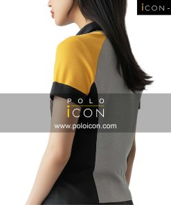 เสื้อโปโลแขนสั้นผู้หญิง โทนสีเทาอ่อนตัดต่อสีดำด้านข้างและปก คอเสื้อแบบสามกระดุม แขนไหล่บนใช้สีเหลืองมัสตาร์ด เพิ่มลูกเล่นคอนทราสต์อย่างมีสไตล์ ภาพที่ 2