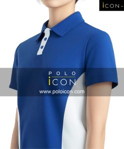 เสื้อโปโลผู้หญิงทรงสปอร์ต สีกรมตัดขาว ดีไซน์ตัดต่อด้านข้างเพิ่มความเพรียว คอปกและแถบกระดุมสีเดียวกับตัวเสื้อ เหมาะสำหรับชุดยูนิฟอร์มหรือชุดทีมที่เน้นความคล่องตัว