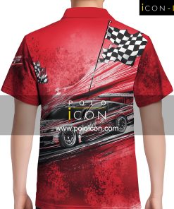 เสื้อพิมพ์ลายราคาส่งลายรถดริฟท์สีแดงดำ พร้อมธงตราหมากรุกและพื้นหลังลายกราฟิก เหมาะสำหรับเสื้อกีฬาพิมพ์ลายหรือแบบเสื้อพิมพ์ลายฟุตบอล ดีไซน์เท่ตอบโจทย์กลุ่มวัยรุ่นและกิจกรรมแข่งรถ