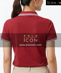 เสื้อโปโลสีแดงคอปกแต่งแถบขาวสวมใส่กับกางเกงสีเบจ ภาพที่ 2