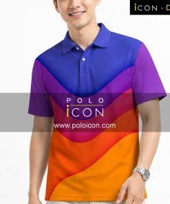 ภาพเสื้อโปโลพิมพ์ลายลายโค้งสีม่วง น้ำเงิน และส้ม แขนสั้น ปกปกติ สวมใส่โดยผู้ชาย